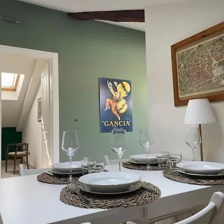 Centro Storico-mansarda Con Terrazzino E A/c Apartment *